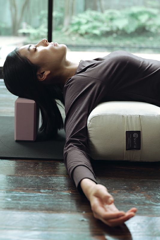 ヨガ　ボルスター マンドゥカ ヨガボルスター ラウンド型／ Manduka enlight bolster